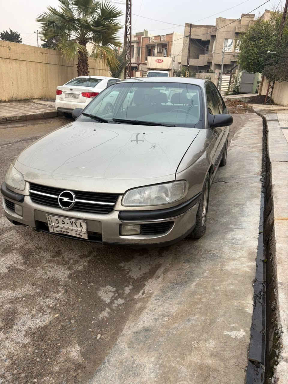 اسلام وعليكم اوبل اوميكة ١٩٩٩ مكينة ٢٥٠٠ اسيارة بدون صبغ السعر ٥٥ وبي مجال ***********
