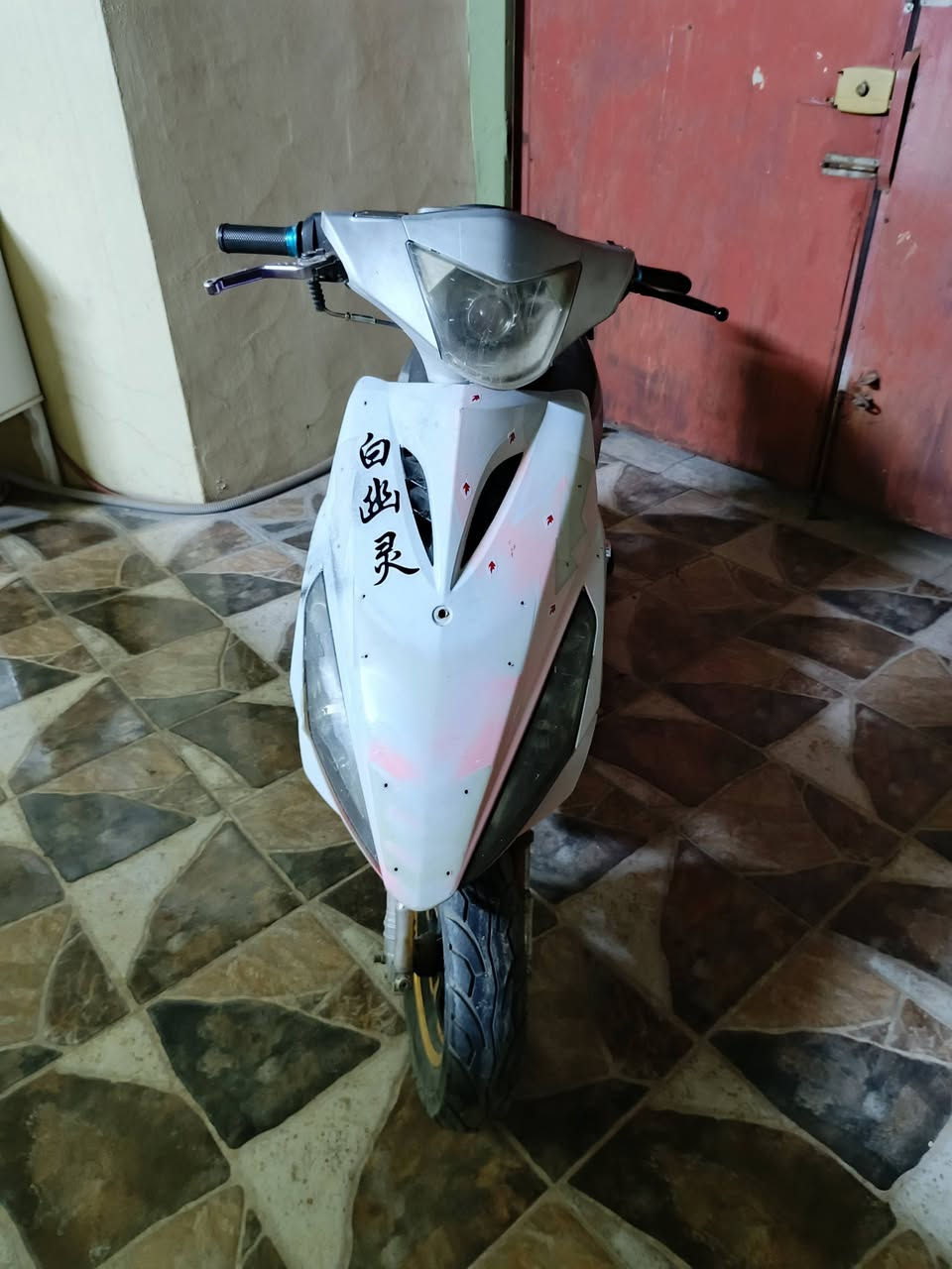 سلام عليكم
ماكس مظلع للبيع
بوشة 55 السلف بلادي 
مكان حي عسكري 
رقم ***********
موجود خاص واتساب
