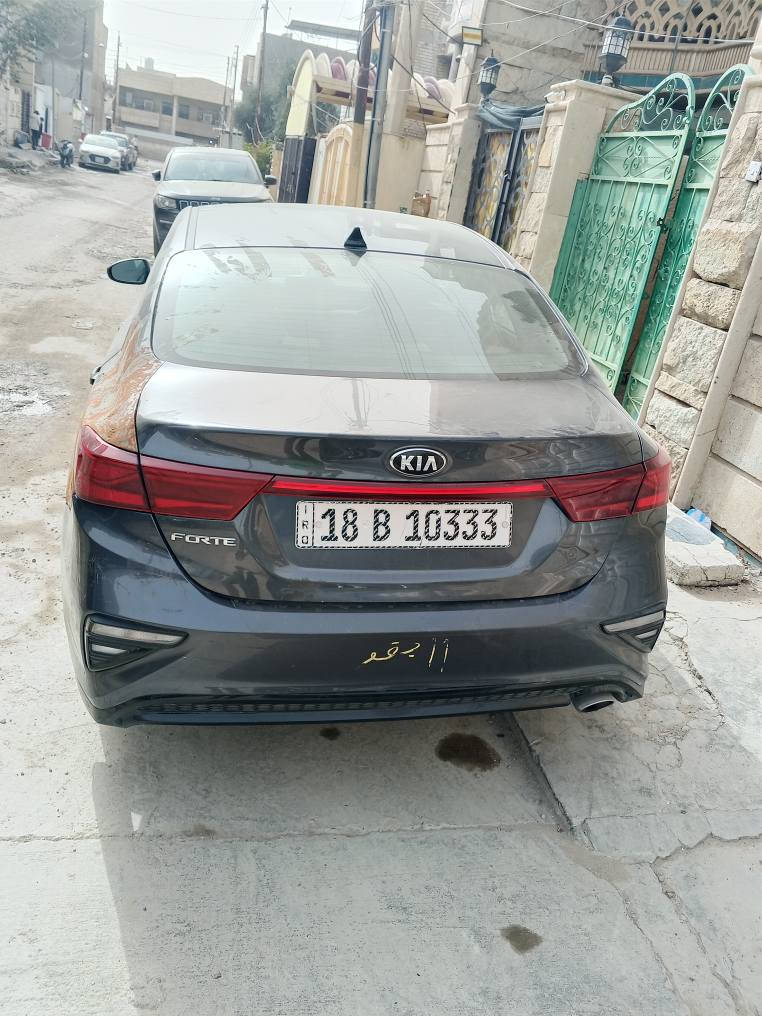 كيا فورتي موديل 20
رقم بابل انكليزي باسمي 
حادثها من امريكا جاملغ وبنيد وشويه من الباب وهنا بلعراق انضربت عندي جاملغ خلفي وصندوك والجاملغ الثاني بس بارد
محرك 2000 
كير cvt
ابيع على وضعها فقط صبغ يحتاجلها 
السعر 107 وبيها مجال 
*********** بغداد, العراق

