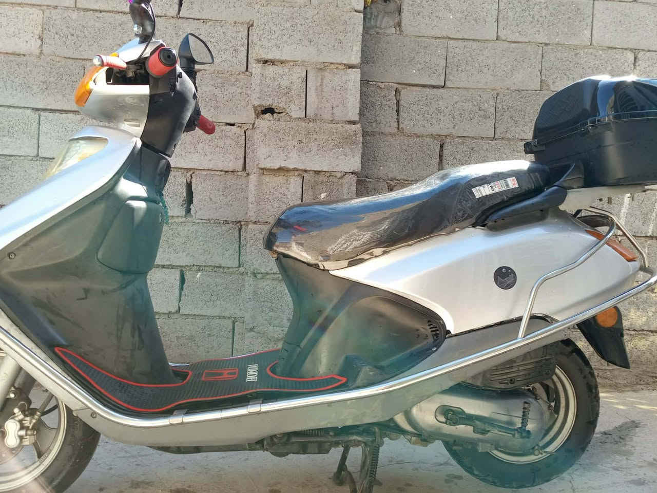 السلام عليكم دراجه للبيع 450 وبيها مجال***********
