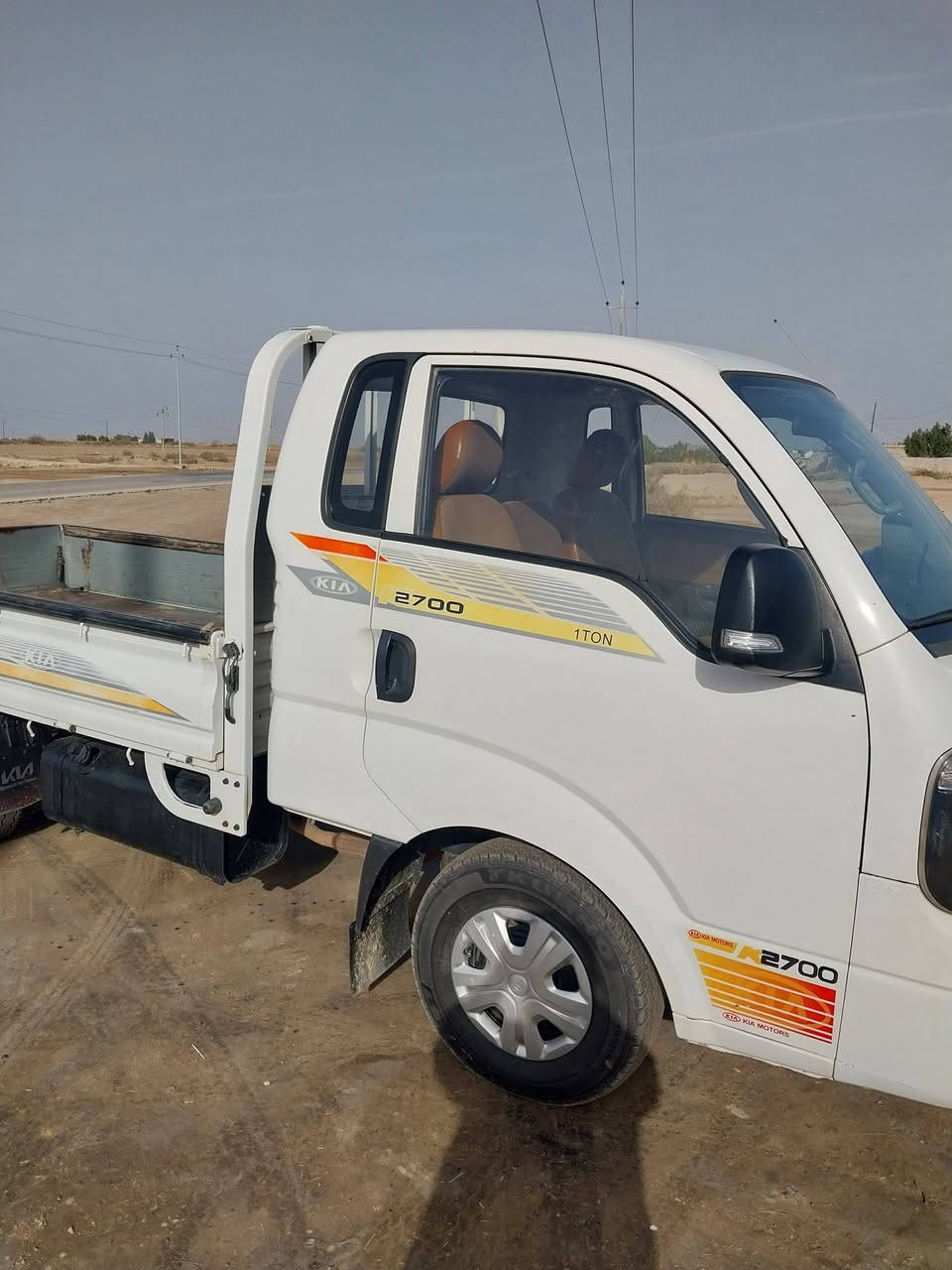 سلام عليكم سياره كيا 19 للبيع محرك 2700 سياره جديده المكينه ما مفتوحه ولا سبانه ماره بيها سياره وضع شركه شويه بارد بلبنيد سياره حلوه تخم تاير  الاتصال ولاستفسار مزيد ***********
