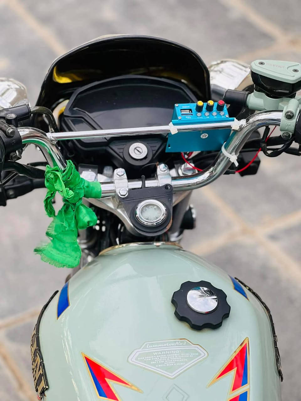 السلام عليكم اخوان دراجه سيفان موديل 25محرك 150كامله موكمله من ادعاميه لدعامية من كلشي شوفت عينك والله كلش حلوة الدراجه بيعت مستعجل كلش السعر 800وبيه مجال كلش اللطيبين منين ماتجي ع راسي اخليك بس فدوه الاتكسر بحلالل العالم العنوان بابل شارع الزبار ***********
