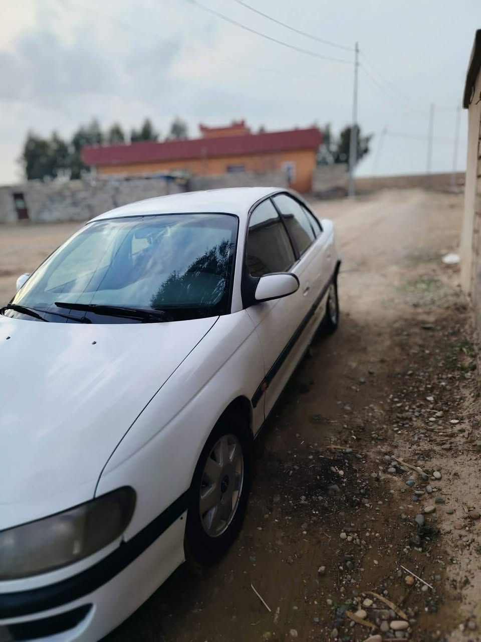 الموديل 1996..
تبريد تدفئه... تبريد قطعتين 
محرك 2/0 فل . المرغوب 
برده خلفيه .. كير عادي .. ستيرن كهرب ... اصلي 
تخم تاير جديد ... السياره ماتصرف عليها دينار .. شاشه كاميره خلفيه ... حساسات ...السياره..ضربه خفيفه  بيها جاملغ الخلفي .. السياره بدون خياس ..
#السياره عليها غرامه 5اورق ينزل من السعر..#السياره50
شرط التحويل
***********
***********
