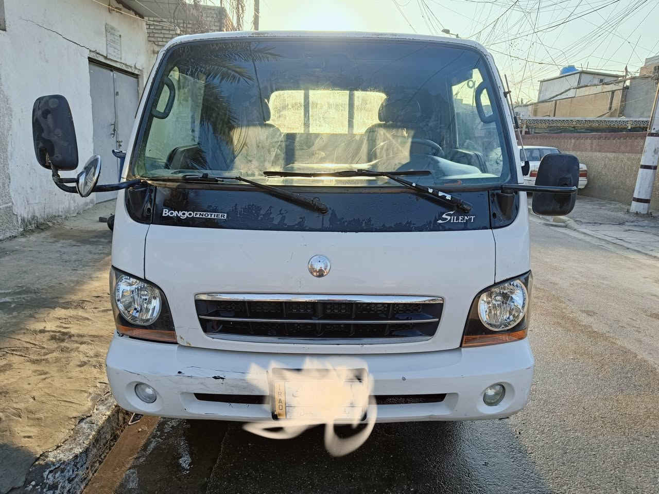 السلام عليكم سياره ام عيون للبيع موديل 2001 ام حاكيه بسمي بلاديه سعر 75 وبيها مجال ***********
