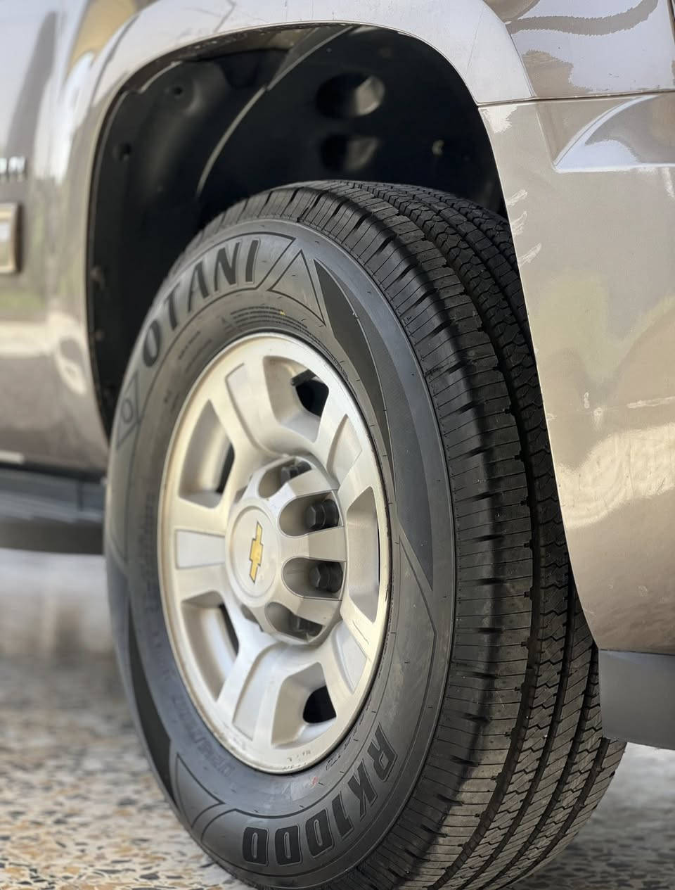 اسلام عليكم شوفرليت 8 برقي 2013 كفاله عامه (ادوات ادوات) دخول جديد ماشيه 140 تخم تاير حداده كير مكينه شرط تورباين77 سياره جاهزه برقي ما ناقصه واحلى من صور بهواي المكان بصره/ رقم الهاتف:***********/***********
