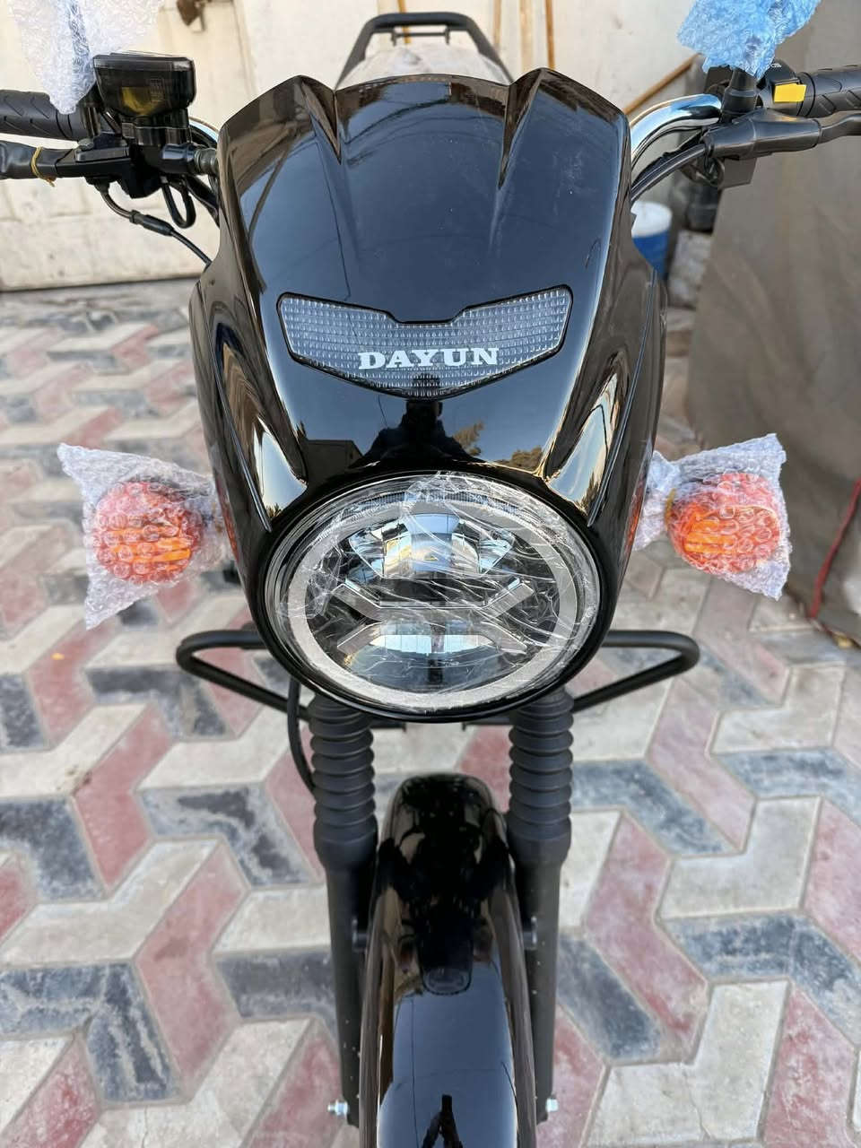 للبيع دايوان قبل 5 ايام طالع من المعرض بعده لوك 2025 السعر اتصل عل رقم ***********
