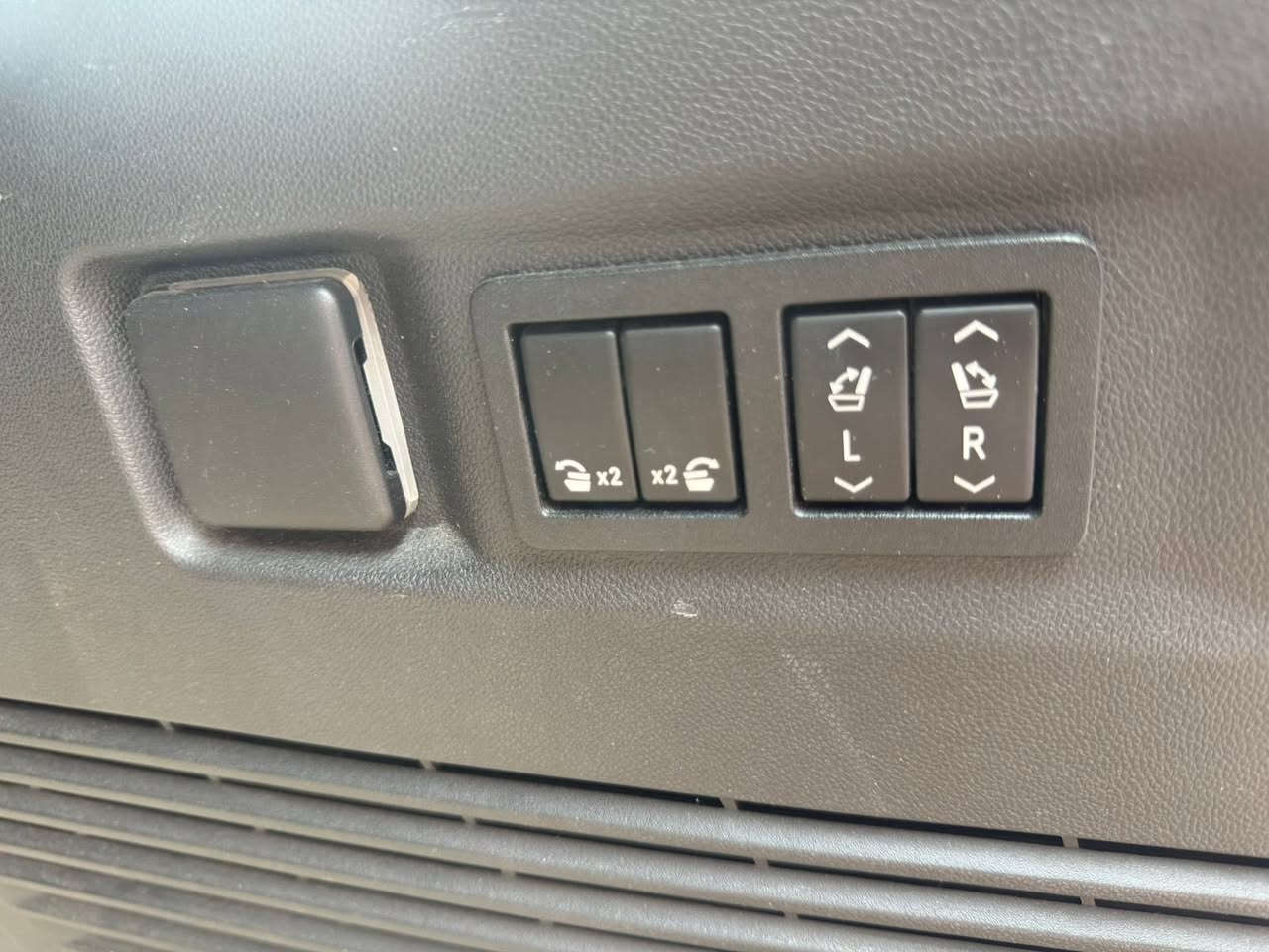 السلام عليكم بيع فقط بدون مراوس 
تاهو 2022 برايمر فول 
السياره مغلفه بي بي اف وبي ضمان 
كفاله عامه السياره بيها سونار المندلاوي 
رقم اربيل وكاله او تحويل 
مواصفات البرايمر ميحتاج اكتبهن 
السعر 50 وبيها مجال 
العنوان بغداد الشرطه 4 
***********
