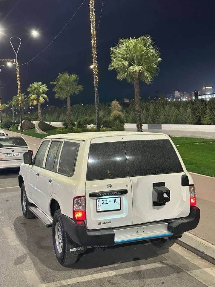 پاترۆڵ ٢٠٠٢ موحەسەن
سەنەوی تا ٢٠٣٠ تازەیە 
گێرو مەکینەو ئەکسل بەشەرت 
٢ پارچەو نیوی بۆیاخە 
هیچ تەقیوی نیە تەنانەت بەتانەشی بەشەرت
نمونەیە لە جوانی
غازو بەنزینە 
0770 1908654
105 وەرەقەو مجال السليمانية, العراق
