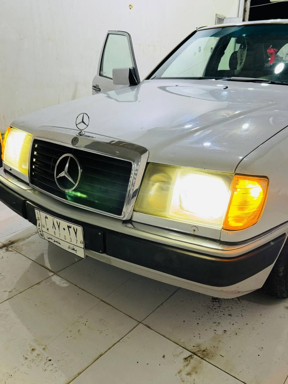 السلام عليكم.. مارسدس دب للبيع موديل 92مكان السيارة ناصرية قضاء الرفاعي 55وبيهه مجال تريد تحويل تريد وكالة عامه ***********
