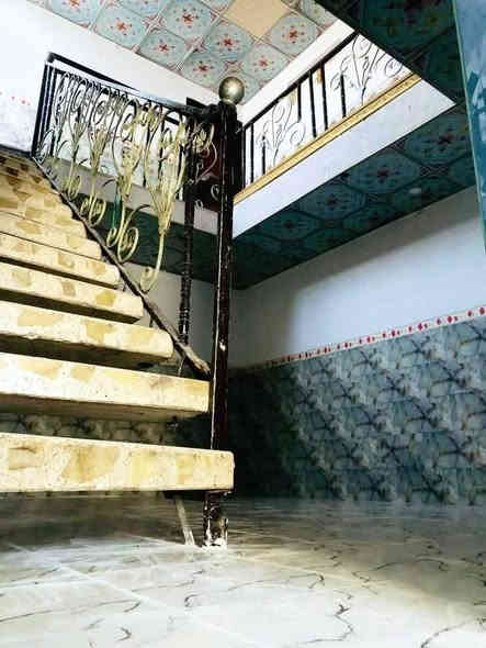 السلام عليكم
بيت طابو صرف في العباسيه حي السلام قريب روضة اقرأ 
مساحة البناء ١٥٥ واقع حال 
 بالسند ١٢٥ 
البيت يحتوي على گراج سياره وحديقه كبيره و استقبال ٧ متر و مطبخ و صاله و غرفة نوم ومجمعات صحيه داخليه و خارجيه بالطابق الاول 
والطابق الثاني يحتوي على ٢ غرف نوم كبيره و غرفه صغيره تصلح مخزن و مجمع صحيات 
البيت جاهز من كلشي ما بي اي نواقص للاستفسار اكثر اتصل على : ***********
***********#
