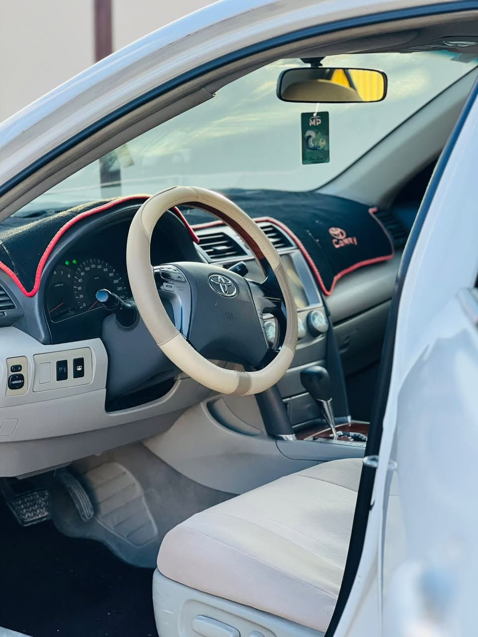 كامري موديل 2008 خليجي GLX🇯🇵
رقم بغداد مميز 
بأسمي 
مكينه 2400✅
حداديه كير نضيفات ✅
مكينه جديده مبدله لاتنقيص ولا بخار  ✅

فول مواصفات 🟩🟩
برده خلفيه 
تحكم ستيرن 
كشن كهرباء 
تبريد قطعتين
مثبت سرعه
فتحه سقف
دمام خلفي
تخم ويل ياباني تيوتا اصلي 
تخم تاير نضيف
كشنات شامو +جلد 

بيه صبغ حزام جماليه فقط   ✅🟩✅

 السياره نظيفه وبسعر معقول بالعافيه ع الياخذها 😍🔔

مكان السياره الفلوجه : 📍

السعر :: 99$ 📩🟩✅

رقم صاحب السياره . *********** (edited)
