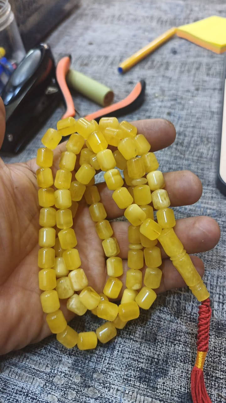 كهرباء  بولوني الوزن 55 عدد الحباد 79 قطعه حجر واحد واضحه بالصوره بولوني قديم ولا غلطه السعر 450 دولار*********** وفي مجال بسيط
