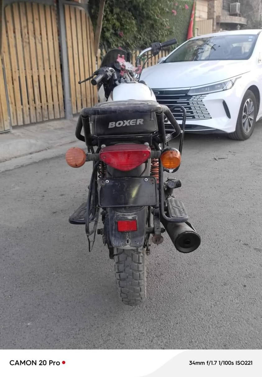 سلام عليكم دراجه بوكسر 2023 دراجه بيه نواقص موضح بل صور سلف شغال بس دكمة يرادله تبديل دراجه شغال بكل وقت مكان الدراجه العطيفيه سعر 700 وبيه مجال للطيبين ***********
