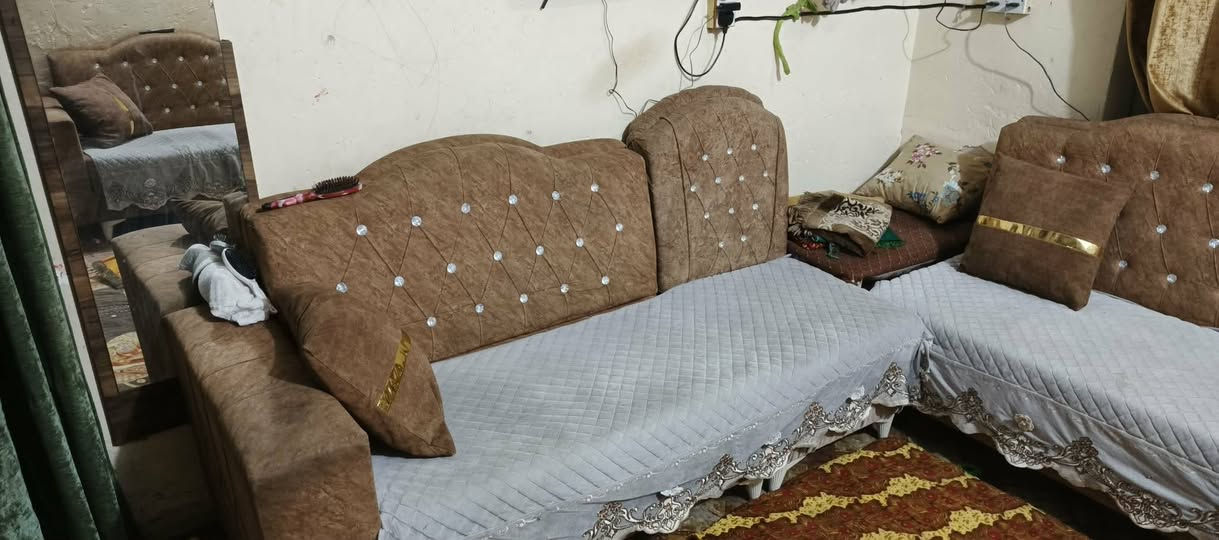 ديوان ١٠ مقعد لون بيجي للبيع
السعر ٣٠٠ بيها مجال
الاتصال على الرقم ***********
