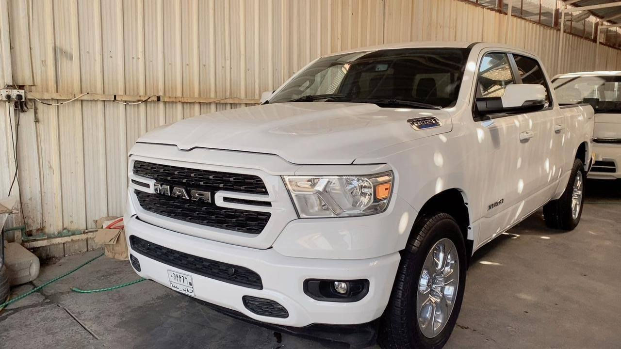 السلام وعليكم
دوج رام 2023 بك هورن لارمي 1500محرك 6سلندر 
باب طويل بدي قصير
ملاحظه/حادث السيارة بدون ايرباك
مواصفات السيارة
*بصمة تشغيل عن بعد
*هاند بريك دكمة كهربائي 
*مانع تصادم خلفي 
*مانع تصادم امامي
*مرايا مع خاصية التعتيم الذاتي
*مساحات تخزين إضافية تحت المقاعد
*ويل كب حجم 20بلادي
*رادارات جانبية لتوقف الذاتي
*تحذير مغادرت المسار
* كشنات تدفئة 
*استيرن تدفئة+تحكم
مكاني بغداد السعر260 وبيهة مجال موبايل ***********
