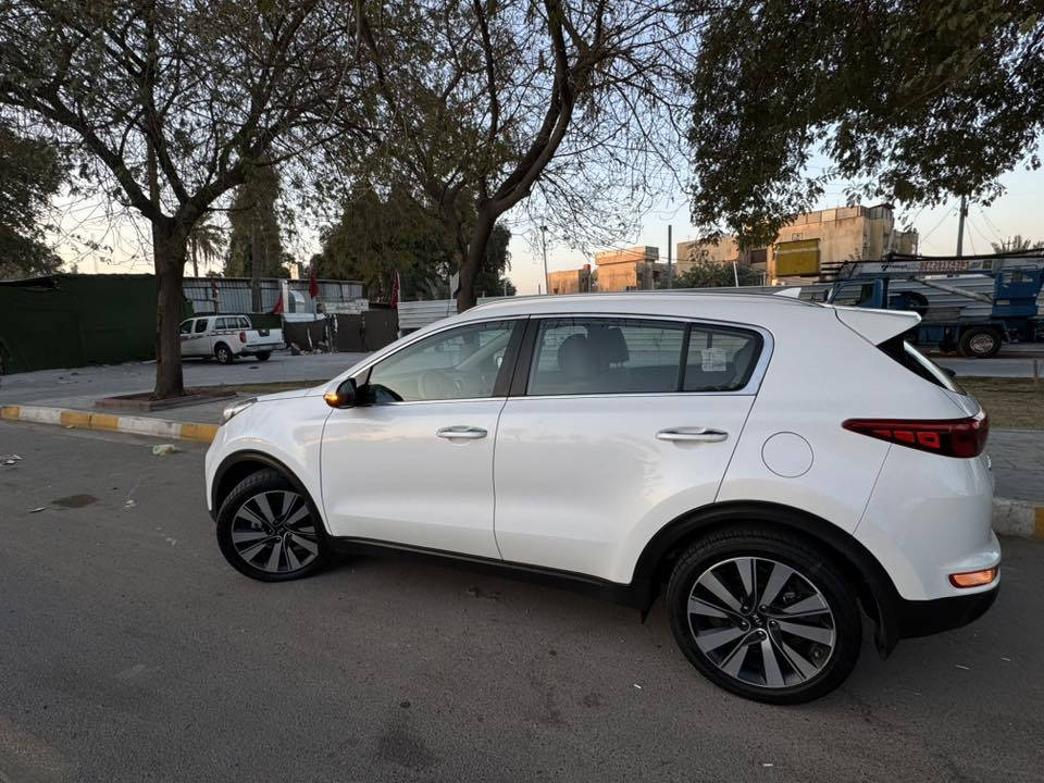 كيا سبورتج موديل ١٧ خليجي مكفول من الدعاميه للدعاميه السياره نضيفه ومناقصه شي العنوان بغداد الدوره 
السعر ١٧٢ وبيه مجال حك الجيه 
***********
