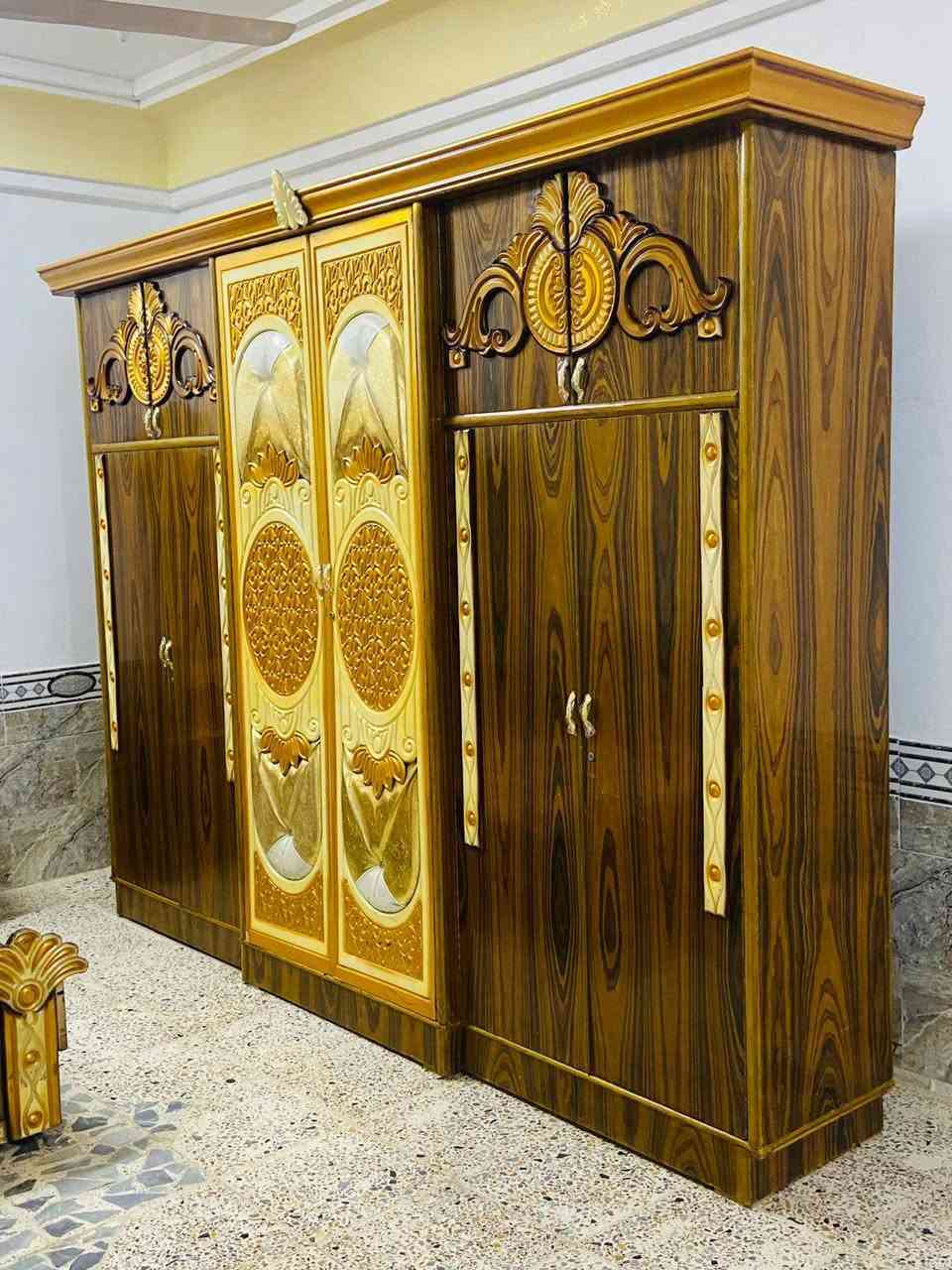 للبيع غرفة نوم توج خشب صاج عراقي حطاطه نضيفه فول مستخدم سعرها 825 وبي مجال عنوان الرمانه البعبيد ونقل وشد مجاني واصل لباب البيت 
*********** بي وتساب
