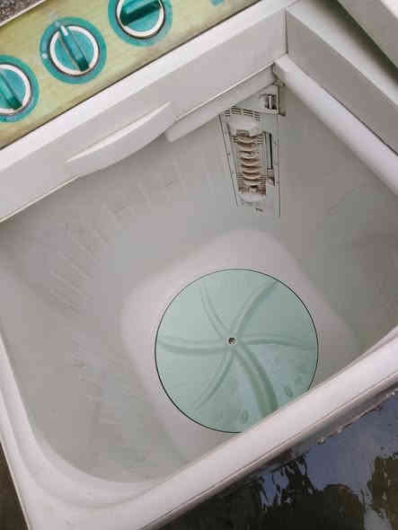 غساله توشيبا للبيع شغاله المكان الشعب شارع 25 السعر 75التواصل على الرقم*********** حجم وصط
