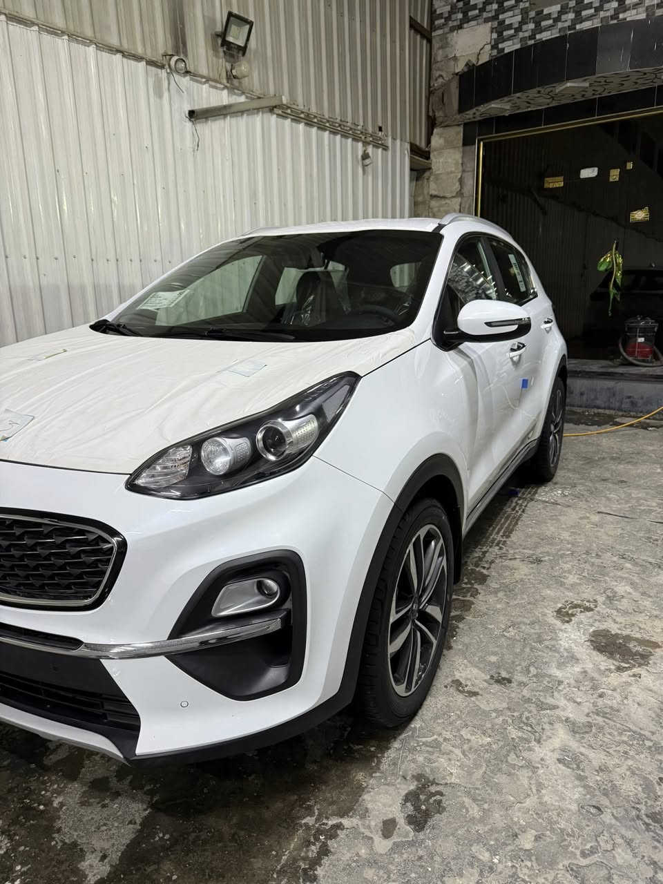 اسلام عليكم كيا سبورتج موديل ٢٠٢١ اخت الزيرو ماشيه ١٧ الف سيارة على وضع الشركة مواصفات السيارة بصمه تشغيل عن بعد شاشة اصلية اريل جيبيس مرايات شفط كشنات جلد حساس مامي خلفي محرك ٢٠٠٠ دوش سيارة جديده على وضع الشركة مكفولة كفاله عامه سعر ٢٢٠ مكان سيارة بغداد هاتف ***********
