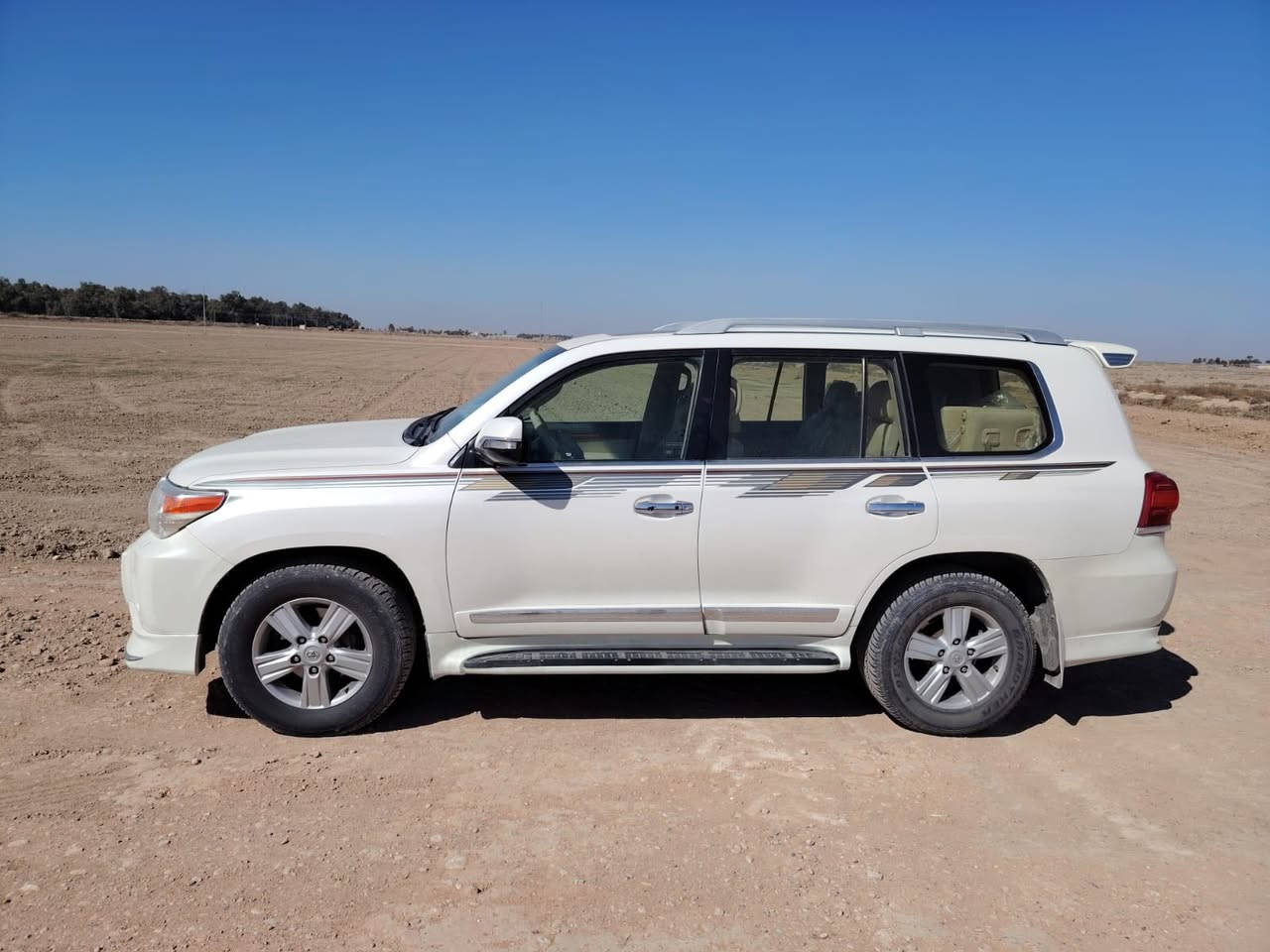 لاندكروز بريم
موديل ٢٠١٣ 
سياره كلين مكفوله مكينه وكير 
ماشيه ١٣٣ الف كم 
***********
