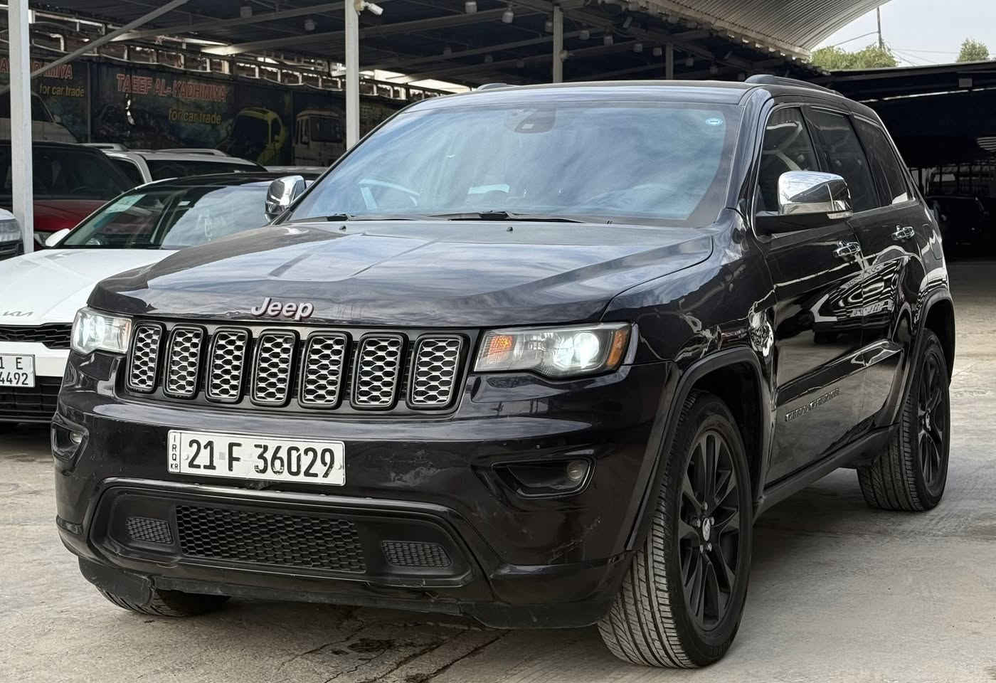 السلام عليكم 
جيب شيروكي 
موديل : 2019 
حادث : جاملغ +بنيد كما موضح في السونار 
مواصفات 
بصمه 
كشنات جلد 
مري شفط 
جنطه كهرباء 
غزن كشنات 
LED
فور ويل 
اربع انضمه قيادة 
السعر : 20,800 دولار 
عنوان بغداد جكوك شارع المعارض معرض طيف الكاضمية 
للتواصل 

0788 662 8029
رضا مهند
