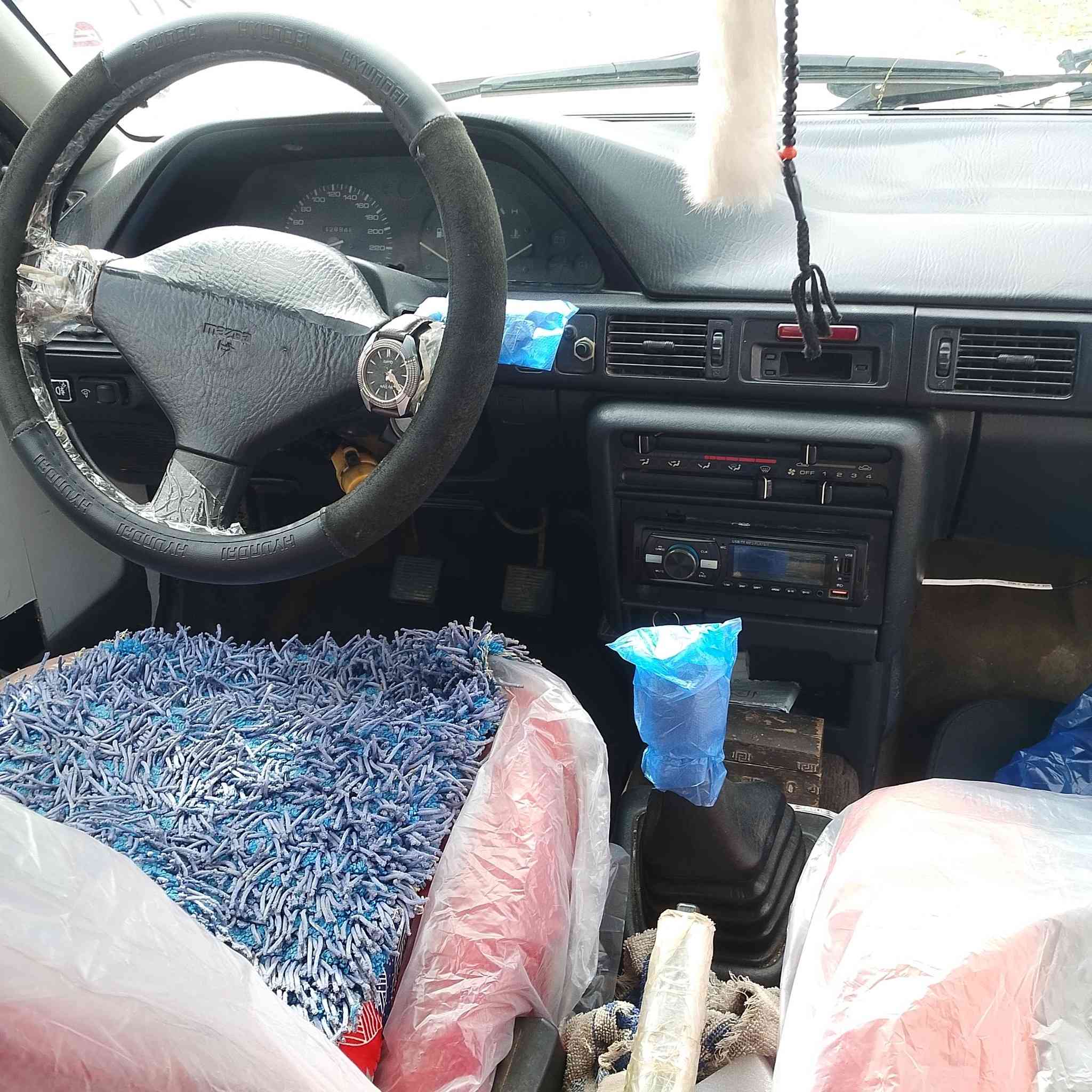 السلام عليكم.للبيع 
مازدة،،323
الموديل،،1990
لون ،،ابيض 
تايرات خير من الله 
بيها كاربون 
رقم نينوى انكليزي 
ما بيها
    لا صرف ولا نفخ 
الشرعي موجود بالموصل تريد تحول 
تريد وكالة 

سنوية بعدها ماصاقطة 

السعر 36وبيها مجال 

الهاتف،،، ***********
