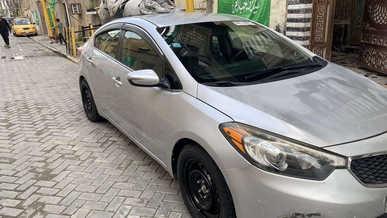 السلام عليكم كيا فورتي 2016  كير مكينه تبريد جديد مكينه ما مفتوحه  تحكم ستيرن جهتين مري شفط وباقي مواصفات معروفه ***********  مكاني بغداد مدينه الصدر
