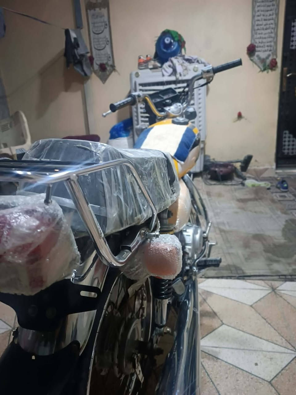 السلام عليكم 
نامه شلامجة 22 اوراق اصولي 
الدراجه مو تعمير مو تعمير مو تعمير غراضها الاصلية مالتها 
الدراجه بلادية نضيفة مامتعوبة مال جناي 
الشراي يتصل ***********
