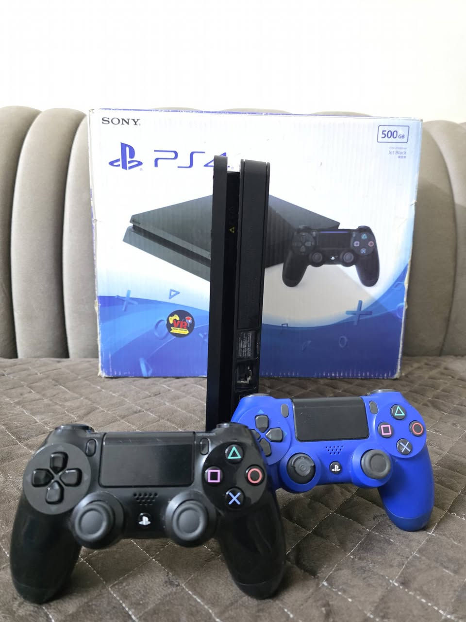 بلي فور سلم مهكر مامفتوح لوك ستيكر حيل حيل نظيف بعده جديد مع كارتون  يحتوي على 7 العاب قويه ويحتوي على 2جوستك جهاز فول الفول السعر 270وبي مجال للطيبين توصيل جميع المحافظات متوفر ***********
