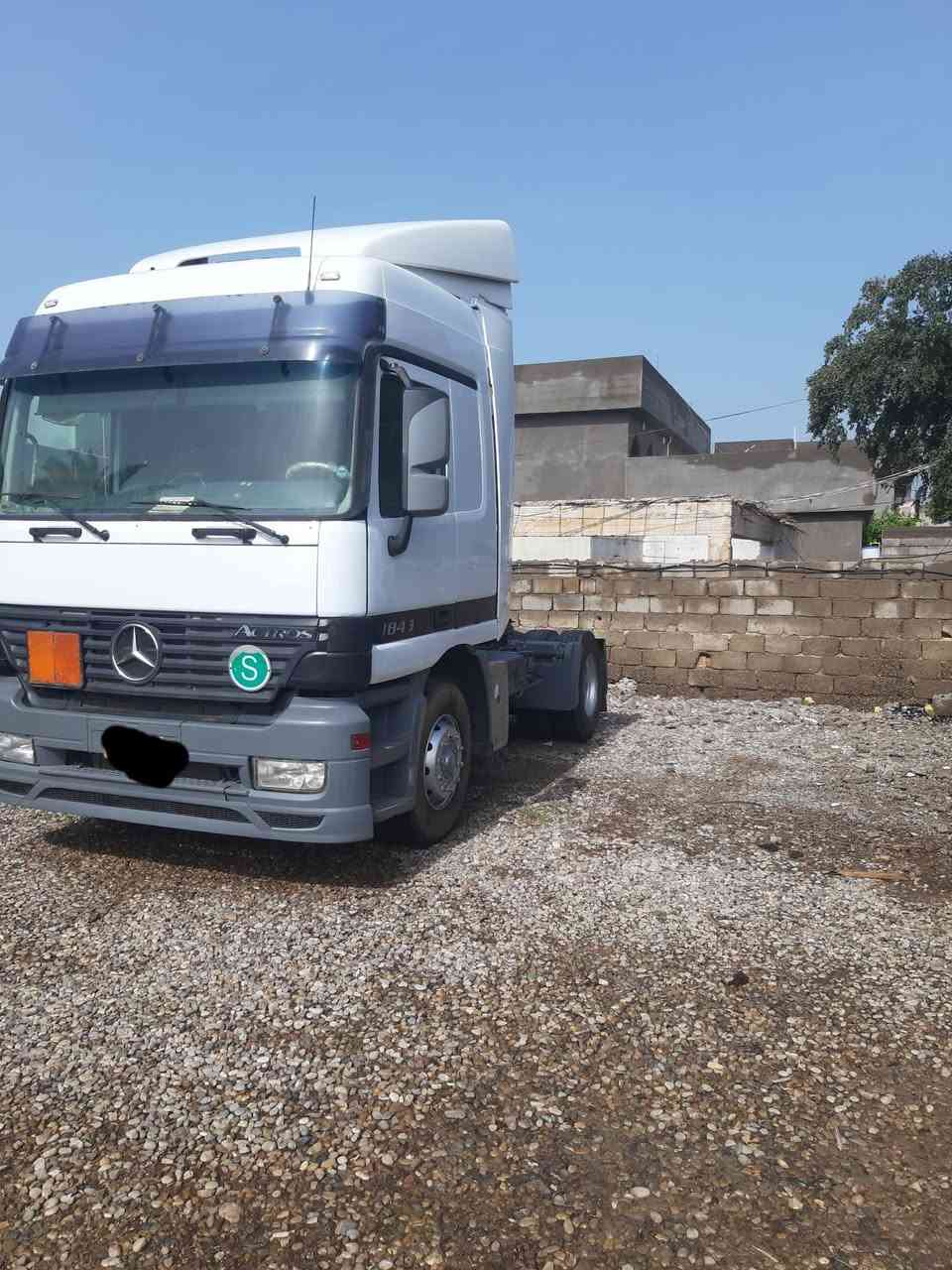 مرسيدس اكتروس موديل 2001 حجم 1843 جوبلس امامي اكسل برينةرقم ديالى مربوطة عربة ذات جوانب متحركة كير ومحرك واكسل وشاصي جيد  تخم تاير.دبل شاصي سيارة للشغل  العنوان ديالى خان بني سعد 
***********
