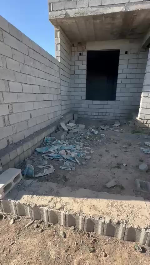 هيكل للبيع 📍
السلام عليكم يوجد هيكل للبيع العنوان كاع نجم الجحيشي ورا مول الرمضان مساحة القطعة ٢٠٠ متر و الشارع ١٠ امتار 
مساحة البناء ١٣٨ يحتوي على غرفتين نوم و هول و ربعه و مطبخ كما موضح بالفديو..للأستفسار/***********
