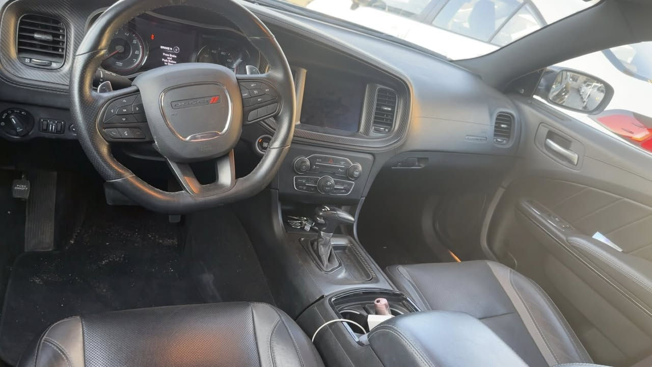 جارجر 2023 اصل
صبغ دعامية فقط
بنيد تبديل اصلي نفس اللون
فول عدا الفتحة
رقم بغداد
بدون ايرباك
ضرر سطحي
سيارة جديدة وجاهزة 
السعر 26200$
***********
