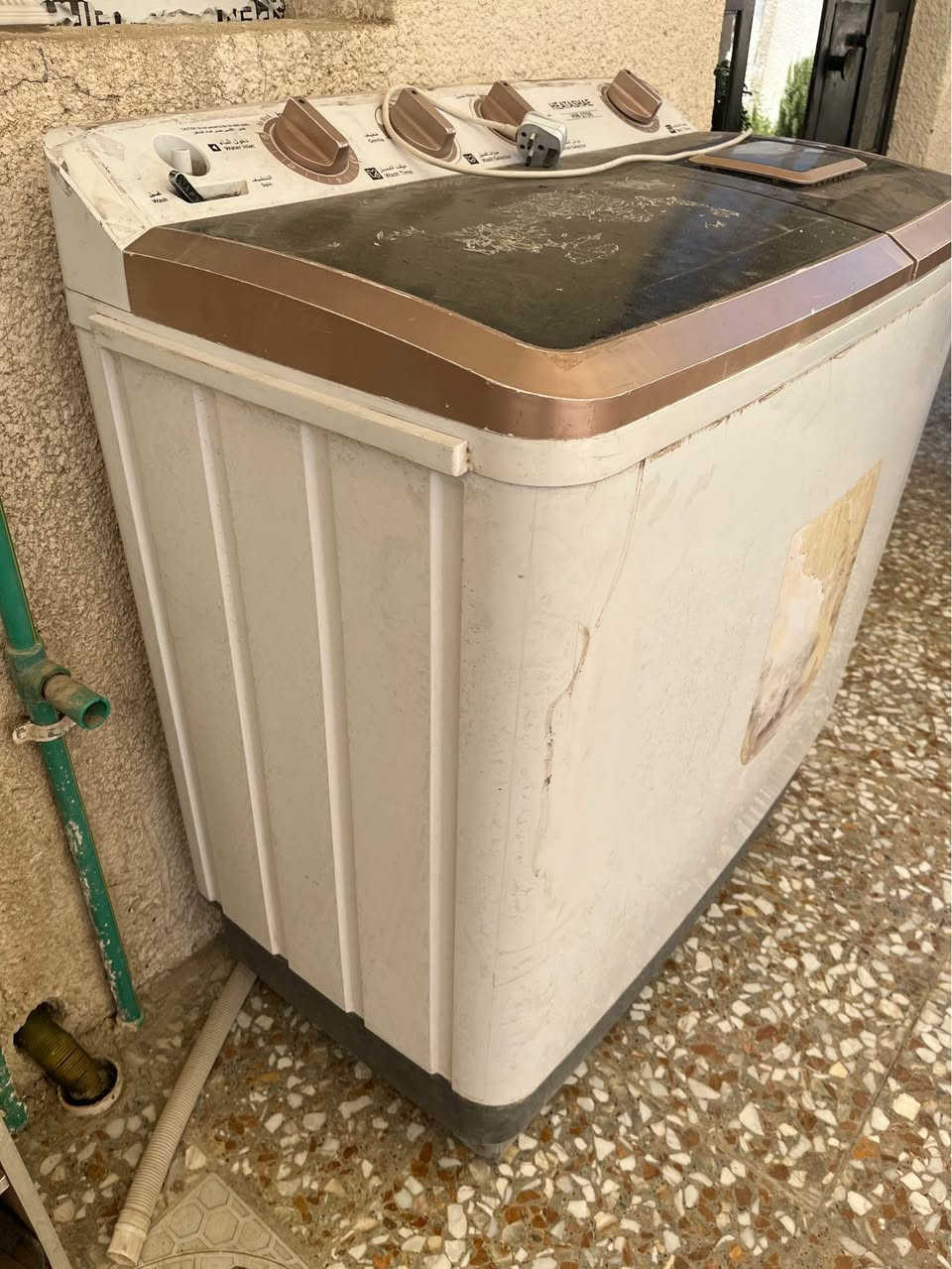 غساله هيتاشي ٢٧ كيلو نضيفه شغاله وعلى الفحص سعرها 120 وبيه مجال المكان نهايه الشعله منطقه الدهله *********** بغداد, العراق
