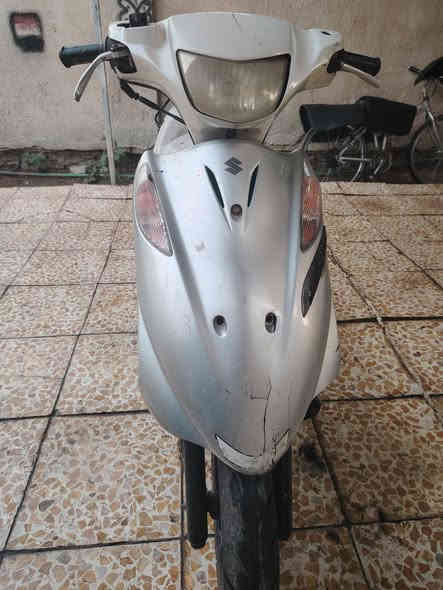 سلام عليكم دراجه ادرس 120ياباني الدراجه كامله للاخير نكره سلف بأي وقت كهربائيات مكفولات مكينه كله خير من الله 💯
نقصهه دوشمه مال كشن بس ⛔
تايرات جدد ودبلاب جدد
سعرهه 250وبيهه مجال قليل ☑️
مكاني بغداد العامريه هاتف ***********
