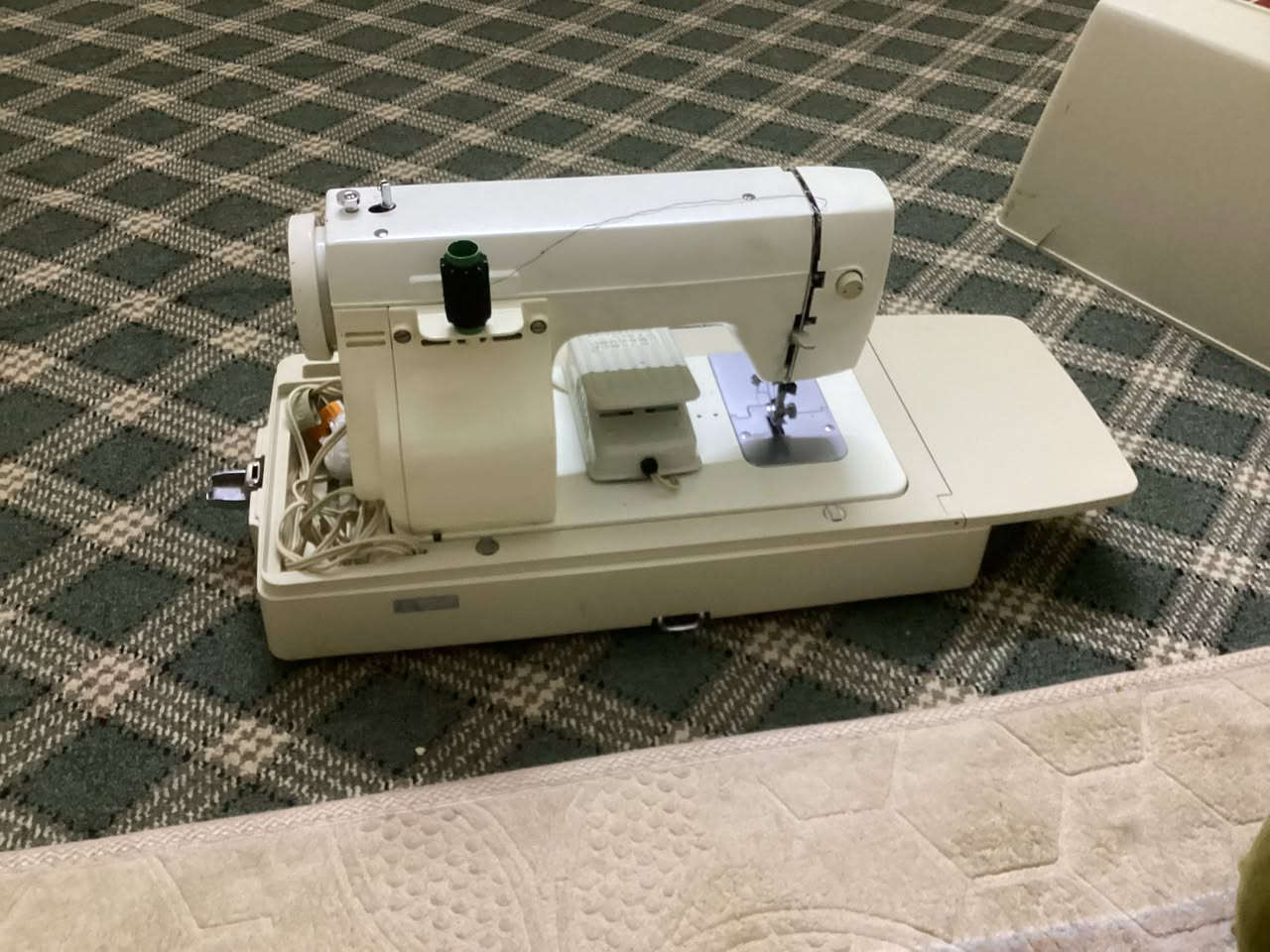 أعاده نشر بسبب الوعود الكاذبه
للبيع مكينه براذر السعر 200 وبيها مجال
***********
