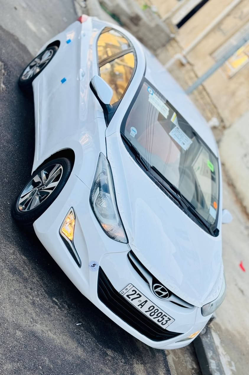 السلام عليكم ورحمه الله 
هونداي النترا 2016 وارد خليجي محرك 1800 دوش جديد حره مشروع وطني سنويه لل 2031 هزه ولوحات قبل 10 ايام السياره مكفوله ضربه وتبديل بيه رشات صبغ متفرقه مواصفات حلوه شاشه كبيره كامره دواره تبريد قطعتين اشاره بل مري ويل كب كروم عدد 5 حساسات خلفيه داخل عسلي 
السياره جاهزه كير محرك تبريد حداديه السعر 108 للاستفسار ***********مكاني ناصريه شارع بغداد
