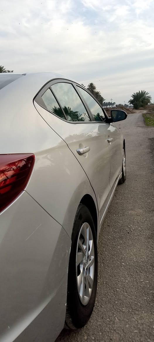 السلام عليكم
النترا 2019 وارد امريكي مكينة 2000دوش 
نص فول كامرا وشاشة تحكم ستيرن  نضام سبورت ماشية 45 الف كير ومكينة مكفولات
ضرر جاملغ خلفي رقم ديالى الجديد مكان ديالى ناحية كنعان السعر 150
الرقم *********** غير متواجد ع الفيس
