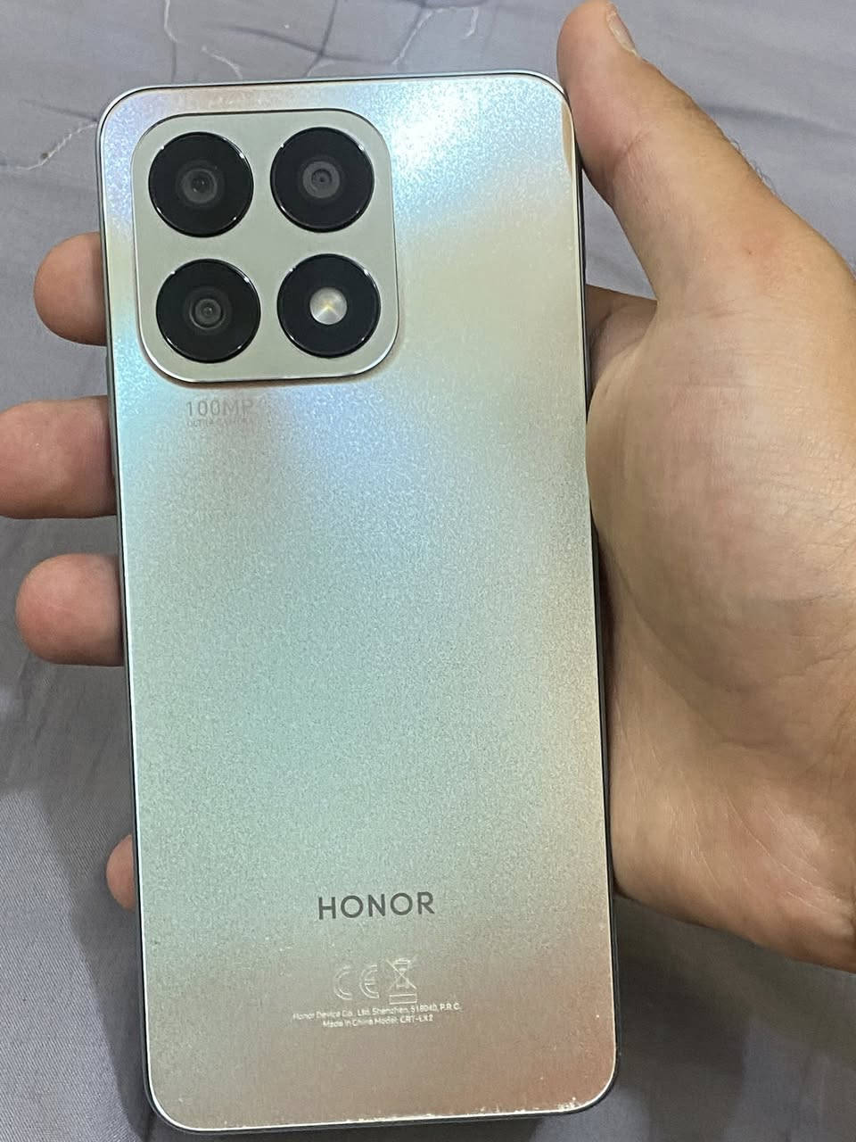 للبيع موبايل هونر X8a (HONOR X8a) نظيف كلش وما بيه أي شي أو عيب، بحالة ممتازة وجاهز للاستخدام.

مواصفات الجهاز الكاملة (مثل ما مبين بالصورة)
 الذاكرة الداخلية: 128 كيكا.

 الرام (الذاكرة العشوائية): 8 كيكا + ميزة HONOR RAM Turbo لزيادة السرعة والسلاسة.

 المعالج: ميديا تيك MediaTek Helio G88.
 البطارية: 4500 مللي أمبير.

 الشاشة: دقة عالية وخارقة 2388 × 1080.

 النظام: واجهة MagicOS 8.0 الحديثة والسلسة.
الملحقات والهدايا وية الجهاز:

 كيبل أصلي وشغال تمام.
 4 گفرات (حافظات) منوعة وممتازة هدية وية الجهاز.

السعر: 215 ألف وبيه مجال بسيط كلش.

المكان: كركوك.
التواصل خاص او واتساب
***********
