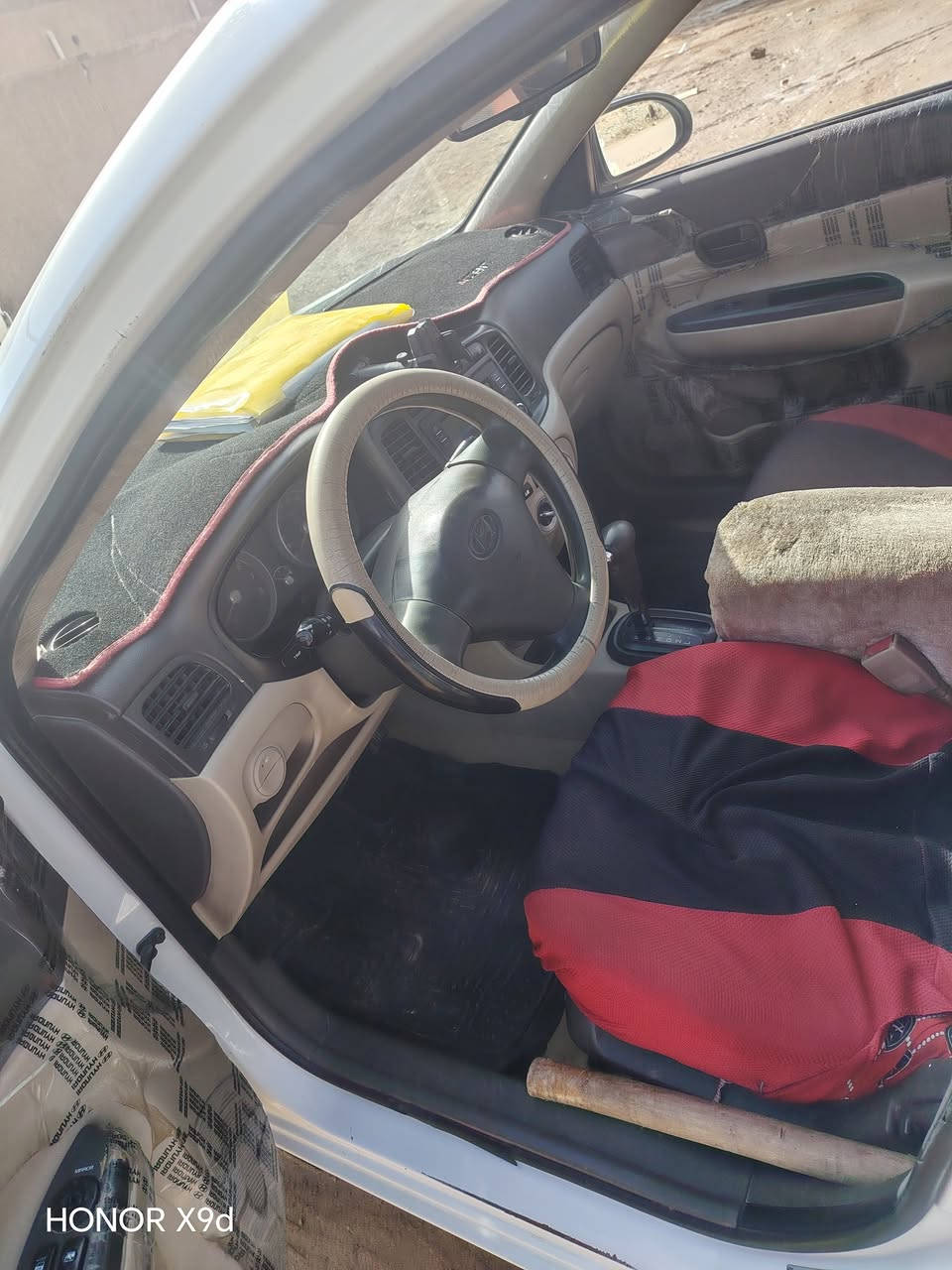 سياره للبيع اكسنت 2011 بيه جاملغ وباب اثر شخطه ستوته وبدلتهن مكينه 1600 السعر 90 وبيه مجال وهذه رقمي ***********
