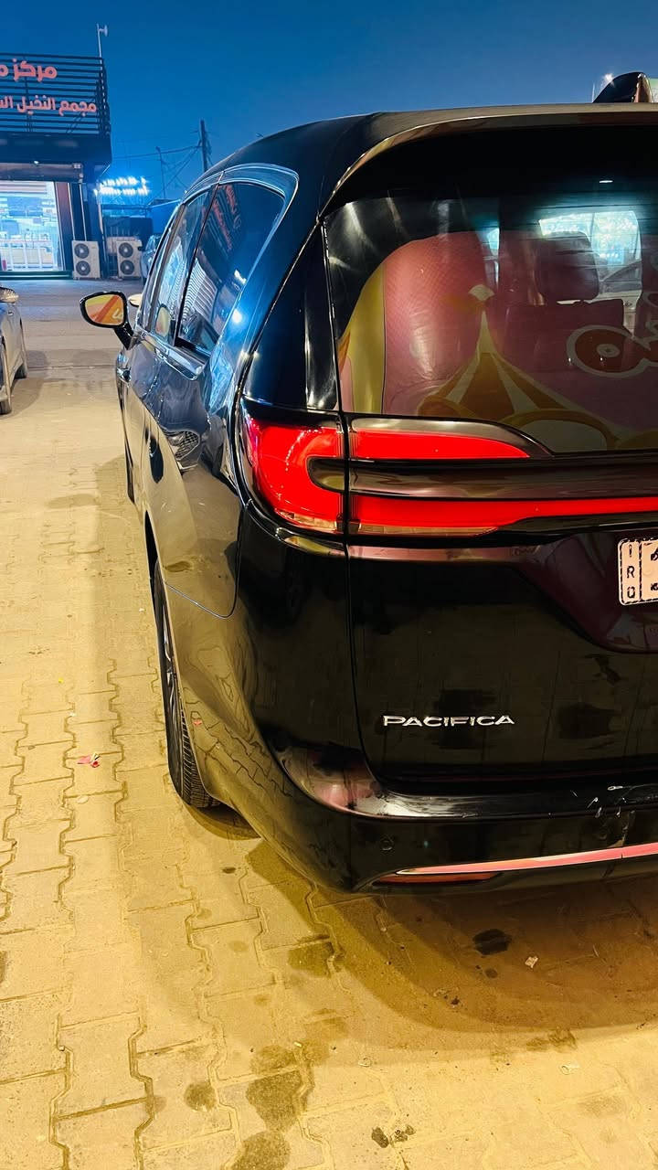 من رخصة الادمن 
#المركبة  :  كرايسلر باسفيكا هايبرد هجين بانزين وهايبرد وشحن منزلي خارجي لون اسود  موديل 2024  يعني اوباما عاليه
مواصفات امانة الله خيالية وعزل تام وعائلية سياحية مصممه للسفر وبكتلوك السيارة مكتوب السيارة صممت لكي لا تعطل يعني تخيل كرايسلر من تبدع بنظام الهجين والشحن الخارجي انسى شي اسمه صرف بنزين
تمشيك على شحن الكهرباء تقريبا ٧٠ كيلو متر وانوب تتحول هايبرد وانوب بانزين وتشحن الهايبرد اثناء القيادة 
  للبيع او مراوس
#الضرر    : مرفق لصور الحادث 
#الرقم     : مرقم بغداد بأسمي
#السعر   :238 ورقه مع المجال
او مراوس 
#المواصفات  :
▪️ كرايسلر باسفيكا
▪️ محرك 6 سلندر 3600
▪️رادار امامي تفاعلي متعدد الاستخدام
▪️لايتات زينون عالي وناصي مع حاجب LED مع كشافات دعامية زينون
▪️ حساسات خلفي اصل 
▪️ حساسات الاجتياز الجانبية 
▪️ كشافات دعامية اصل 
▪️ بصمة باب 4 وبصمة تشغيل وتشغيل عن بعد 
▪️كشن ذاكرة (خزن ميموري) لكرسي السائق
▪️ طقم ويل مع طقم تاير جديد
▪️ باب جنطة كهربائي شفط 
▪️ ابواب جانبية كهربائية 
▪️ غرفة السيارة جلد اسود 
▪️ تحكم كهربائي متكامل لمقاعد المقدمة 
▪️ شاشة دشبول كبيرة لمجموعة من الايعازات 
▪️ السيارة 7 راكب مع 3 قطع تبريد 
حادثها جوانب فقط
 بجم سليم كله
طخات خفيفه بالجوانب والصور موجوده
  
ماشيه 21... 
مكانها الكوفه ***********
سعر 238 وبيها مجال
