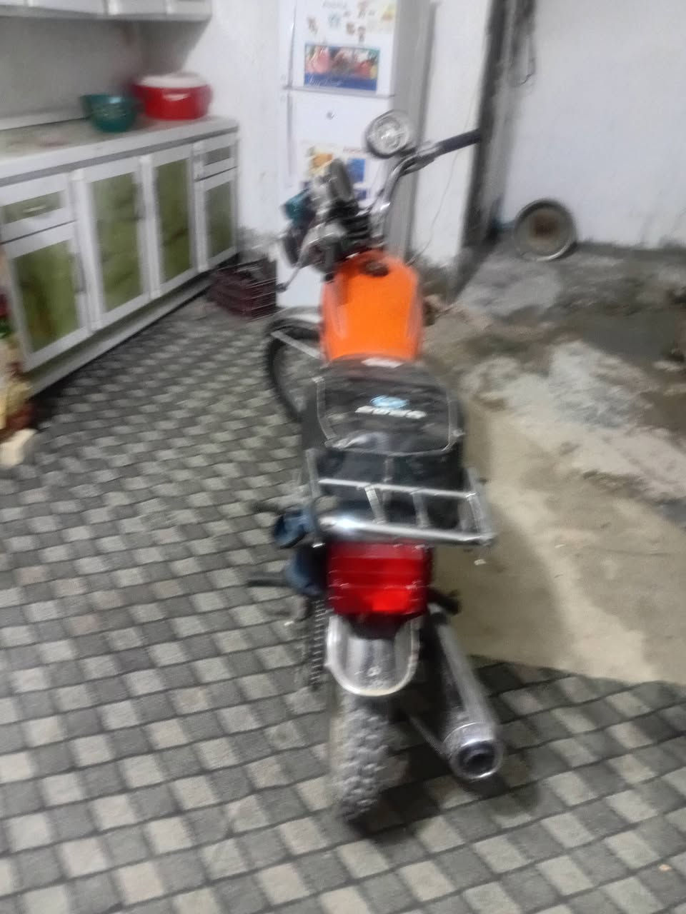 سلام عليكم شباب دراجه كلك للبيع مكاني نجف شارع مطار قرب قريه الغدير عامود ٣٢١ باقي لاتصال *********** سعر ٣٠٠
