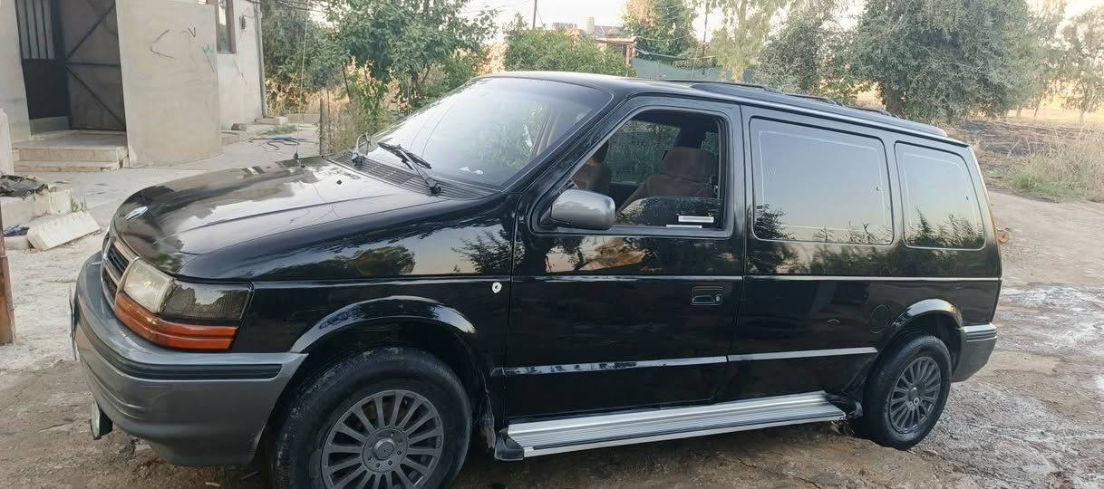 كلايزر موديل 1993 سنويه 2029 اربعه سلندر بلادي محوره اربعه مال دوج شاصي قصير السياره حل حلوه وبلاديه صبغ قبغ مال تقحيل صندوك فقط تبريدها معوز كمبريسر شرط التحويل ***********

