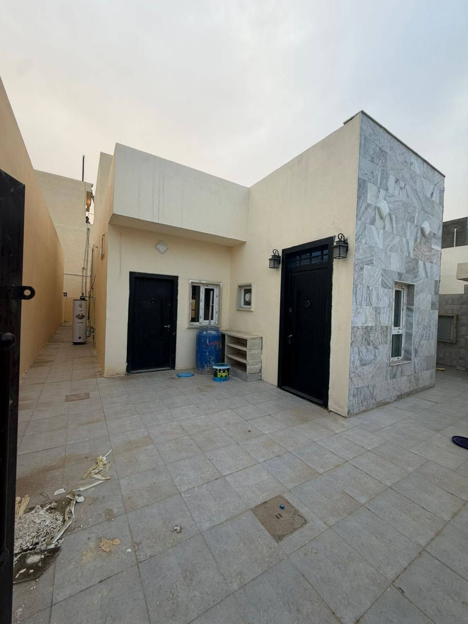 #🏡_بيت_للبيع
#📍_مجمع_سما_تكريت
#🏠_طابق_واحد
#📐_المساحة_200_متر
#🛣_شارع_15

#✨_مواصفات_البيت
#▪️_عدد_الغرف_2
#▪️_مبدّل_سيراميك_الأرضيات_بالكامل
#▪️_نقش_مغربي_لغرفة_الاستقبال
#▪️_الكهربائيات_مبدّلة
#▪️_الأبواب_مبدّلة
#✅_البيت_مرتب_وجاهز_للسكن

#📞_رقم_الاتصال : ‏‪***********‬‏
***********
