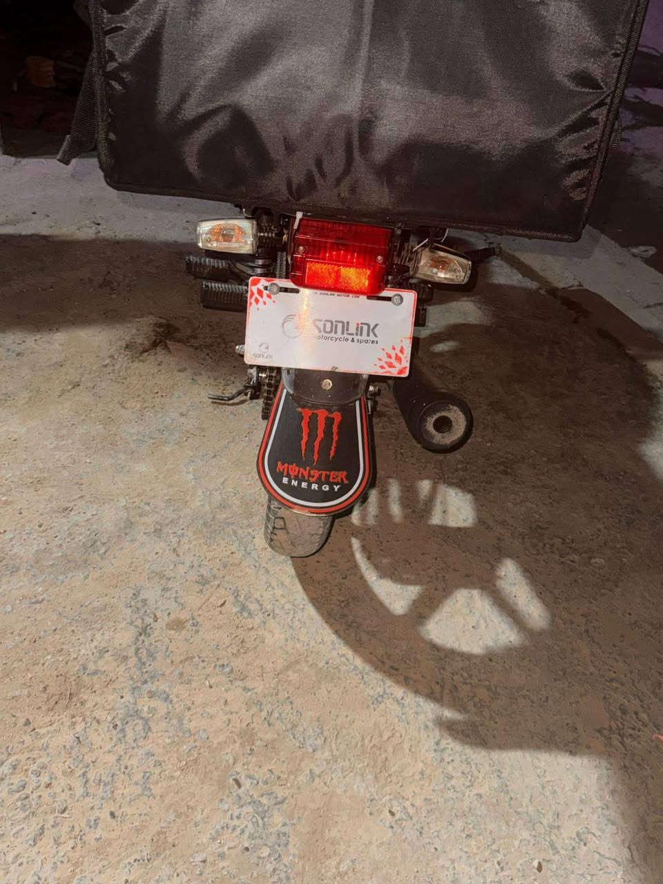 سلام عليكم سولنك ماكس للبيع دراجه زيرو بعده على وضع الشركه موديل 24نكره سلف كهربائيات كله شغاله بيه لايت زنون يعمي العين أوراقه كامله اصوليه الدراجه هيه واكسسواراته مع صندوق 950 بيه مجال مكاني بغداد غزاليه رقم ***********
