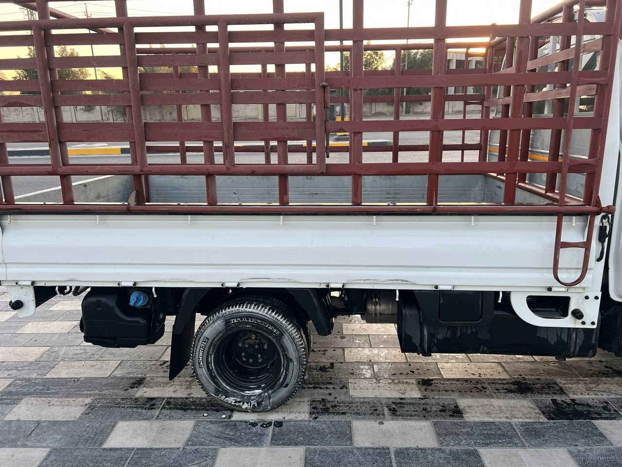 السلام عليكم كيا حمل موديل 2020 للبيع فول وربع المحرك بي خيط بخار بيها طخه بل بنيد من كوريه تخم تيارات جديد السياره بسمي وسنويه تنتهي 2027  اي ستفسار هذا رقمي *********** غير متواجد عل مازنجر السعر 160
