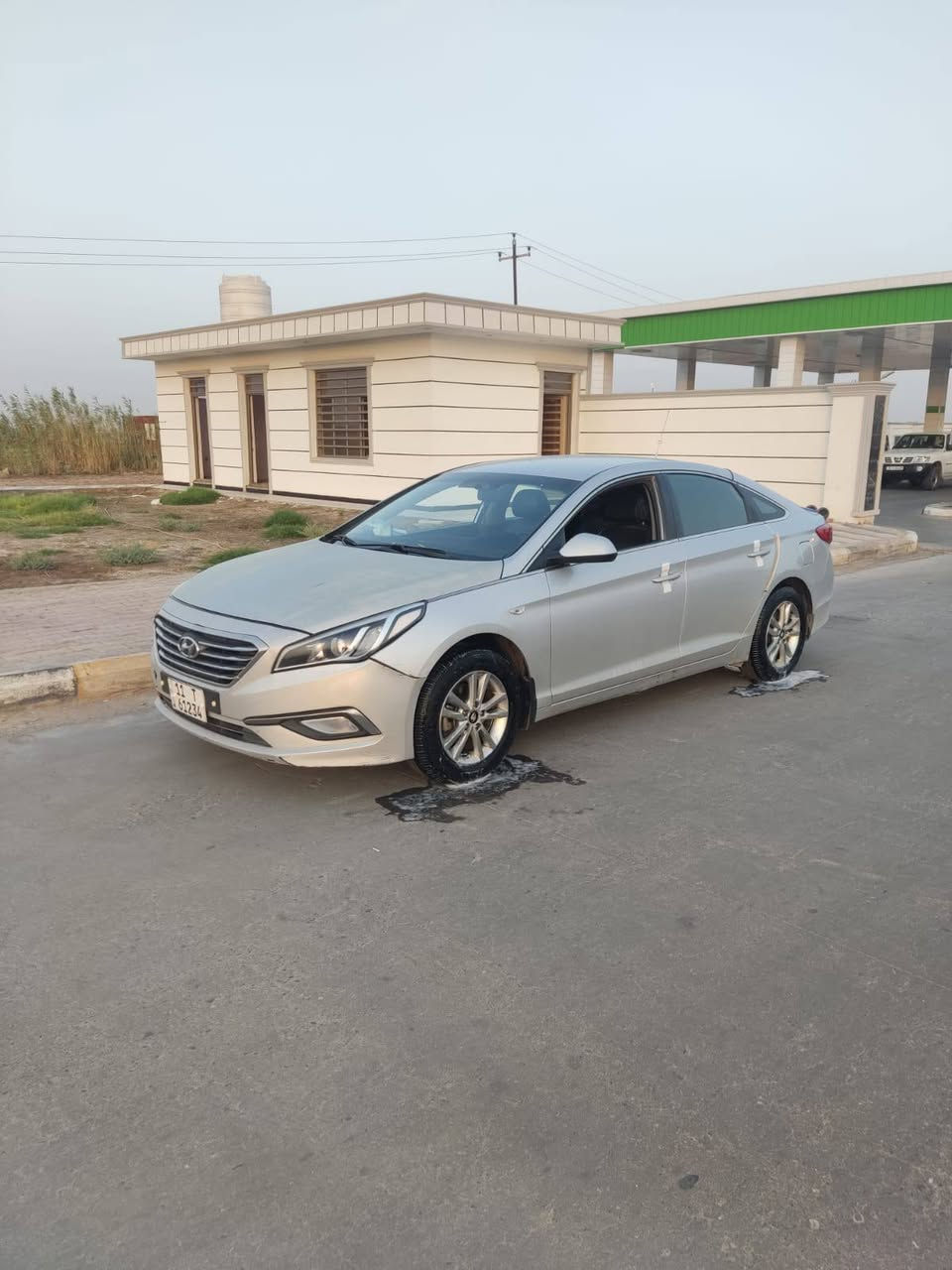 سوناتا 2017 وارد كوري غاز بلادي 
رقم بغداد سنوية لل2030 
بيها 3 قطع صبغ چاملغ وبنيد و باب بدون شاصي أو داخل و نفس القطع المصبوغة جاردات.
مكان السيارة بصرة .
السعر 128 ورقة و بيها مجال للشراي 
اي استفسار *********** علي
