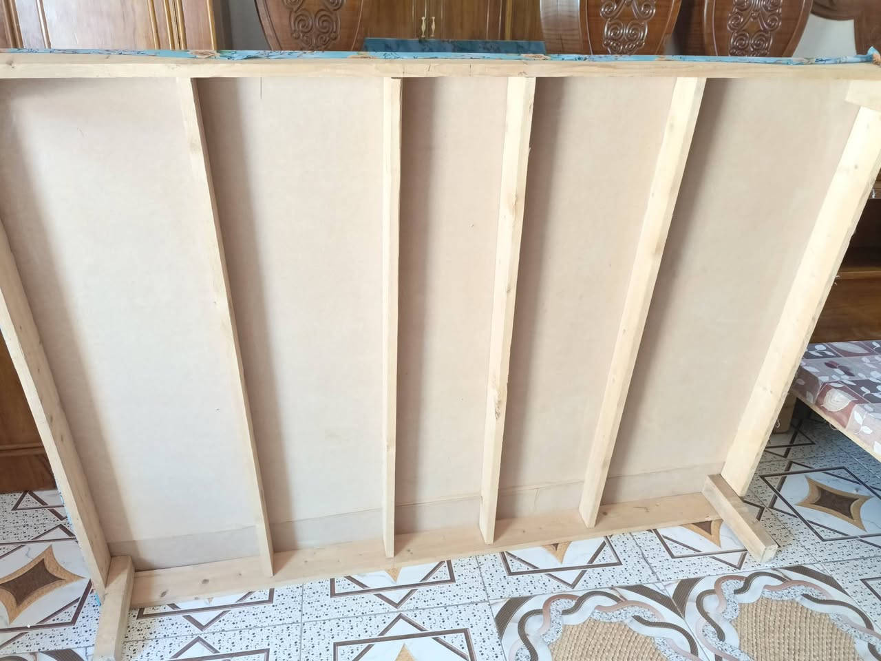 تخت جربايه مع دوشك نفرين ضغط
للبيع مكان قضاء القاسم ع لرقم ***********
