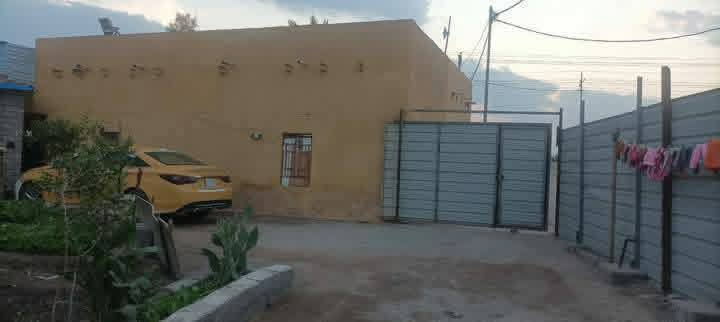 سلام عليكم بيت  وحديقه البيع متكون من اربع غرف وهول وستقبال سبعه متر خارجيه وغرفه خارجيه ومطبخ وحمامات البيت كامل من سرمايك ارضي وجداري وحتى الساحه مسوينه سقيفه مساحت البيت والحديقه عدد السدر 15 السنه مركبات وخير من الله 750معى الكراج مال السياره المكان بصره قضاء المدينه الفتحيه بدايه شارع  ام الشويج الاتصال على الرقم والتواصل معنا ع  وتساب *********** موجود بس واتساب
