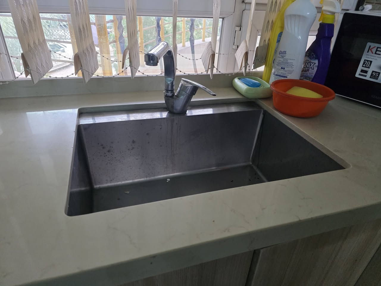 مطبخ تركي مودرن للبيع مستعمل نظيف جدا للبيع عدا الاجهزة الكهربائية
عمق ٩٠
كاونتر السنك ١٩٥
كاونتر الطباخ ٢٠٥
الملحق ٢٠٢
بسعر ٩٥٠ الف فقط ومستحيل تلكه مطبخ تركي بهيج سعر
السعر لايشمل الفتح والنقل
العنوان البلديات
***********
