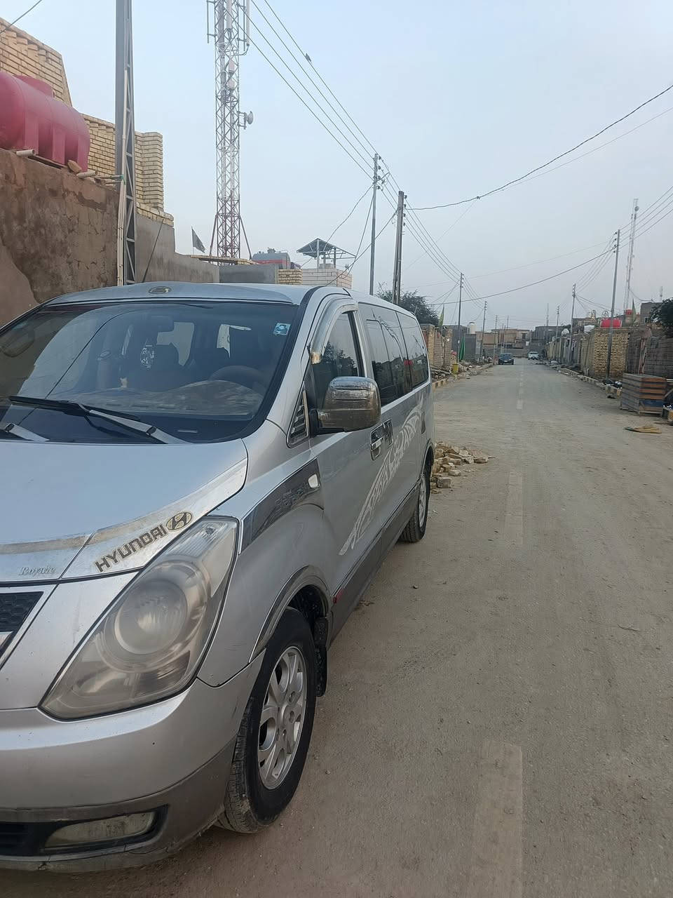 سلام عليكم 
ستاركس للبيع موديل 9 سيارة مفتوحة كير عادي،مكفولة ماعدا الجاملق السايق مبدل بدون دواخل ، رقم انكليزي مداور ثاني يوم مصفرة سيارة 

*********** واتساب
